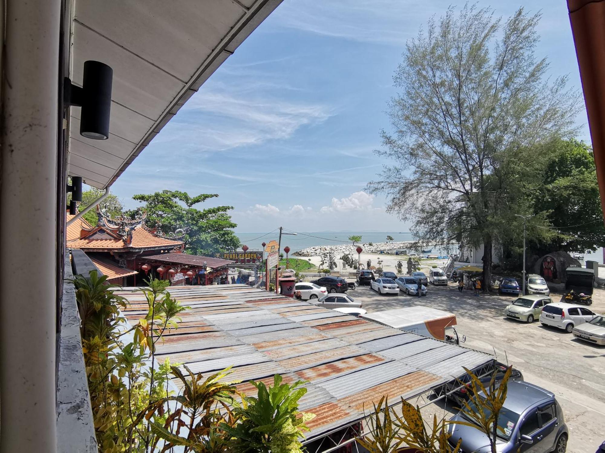 8 Boutique By The Sea Hotel Tanjung Tokong Exterior foto
